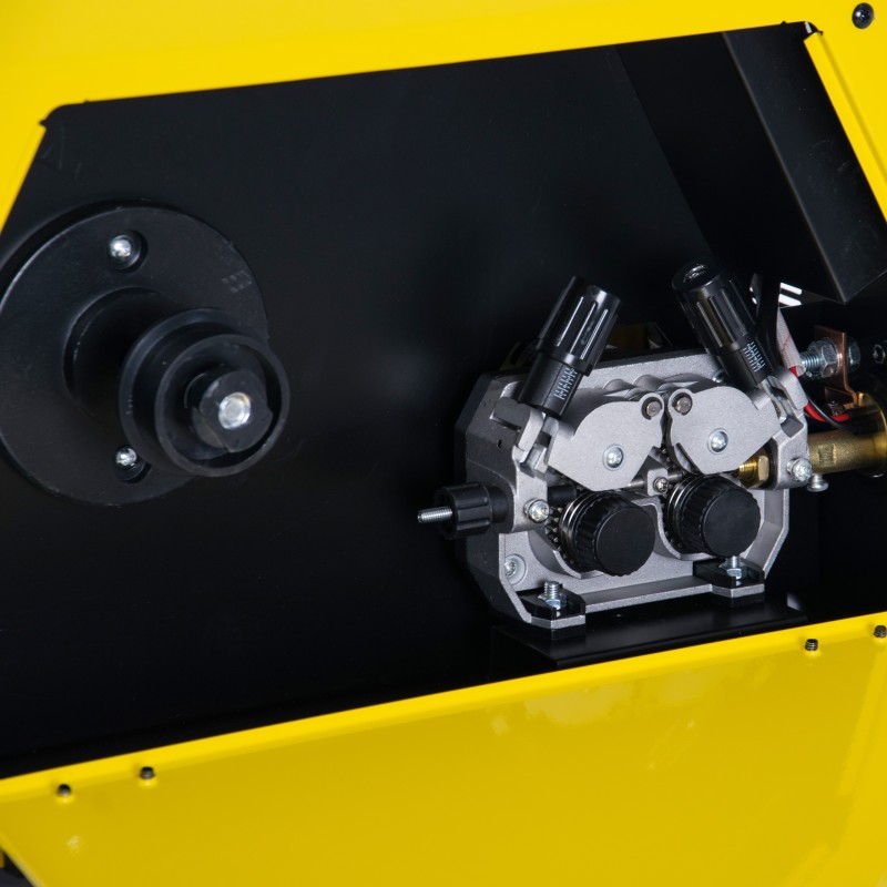 Spawarka inwerterowa MAGNUM MIG 211 Synergia LED podajnik 4X4 200A/60%